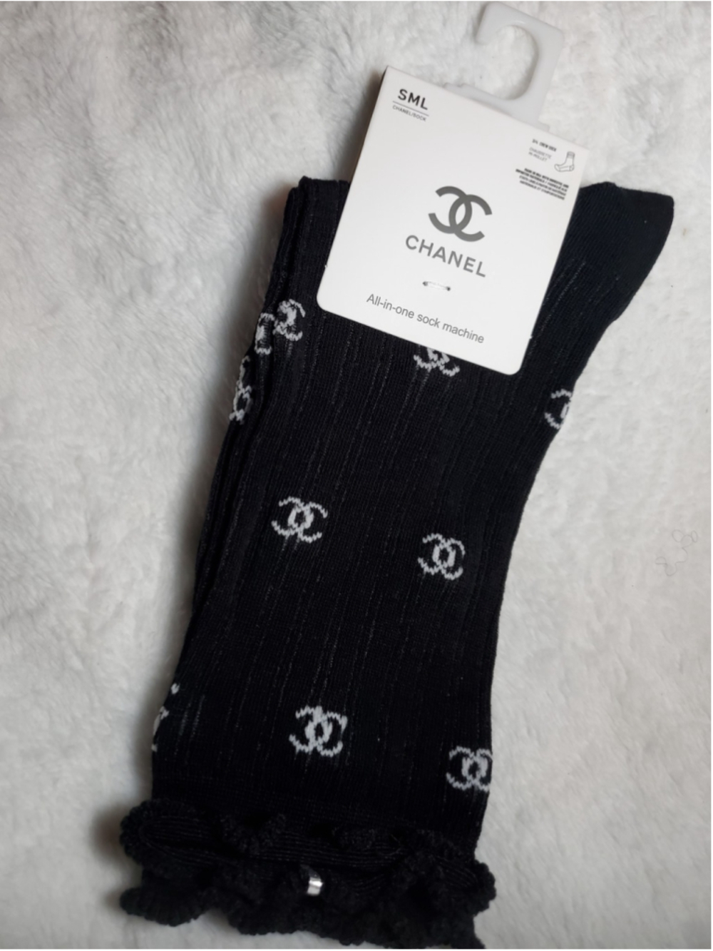 Long 3/4 Crew Thin Ruffle Trim Black and White socks